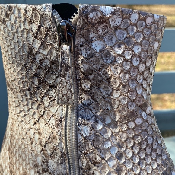 Boots - Picture 13 of 17